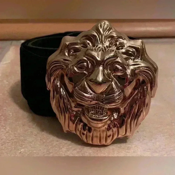 Black elastic belt with large gold lion face; 3X - 43” long including buckle - Picture 1 of 4